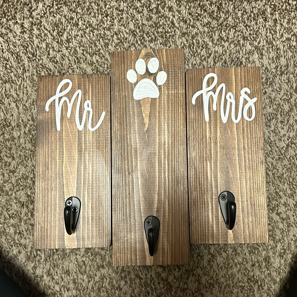 Engagement Gift - Mr. and Mrs. pawprint sign